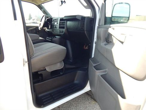 Used 2017 Chevrolet Express 3500 LT w/ LT Preferred Equipment Group image 15