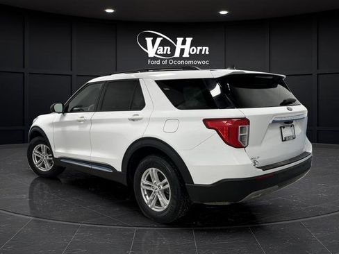 Used 2023 Ford Explorer XLT image 3