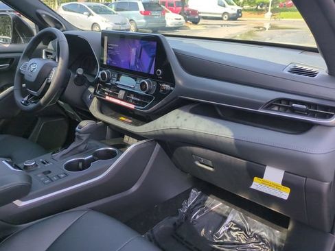 Certified 2026 Toyota Highlander XSE AWD/4WD image 34