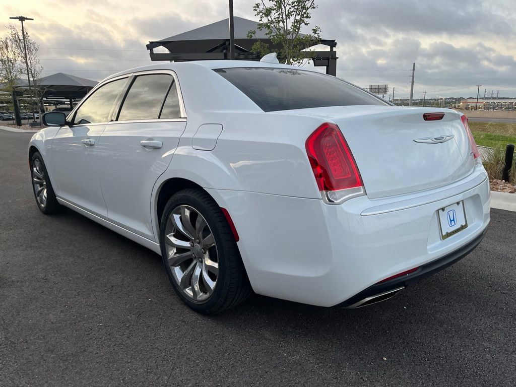 Used 2020 Chrysler 300 Touring w/ Chrome Appearance Package RWD image 6