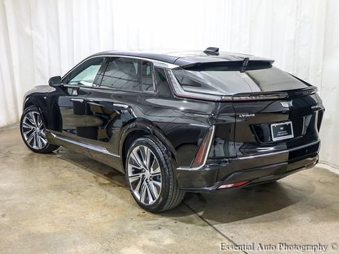Certified 2025 Cadillac Lyriq Luxury w/ LPO, Floor Liner Package AWD/4WD image 9
