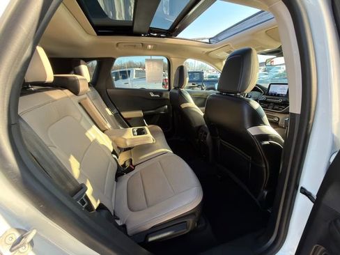 Used 2020 Ford Escape Titanium image 10