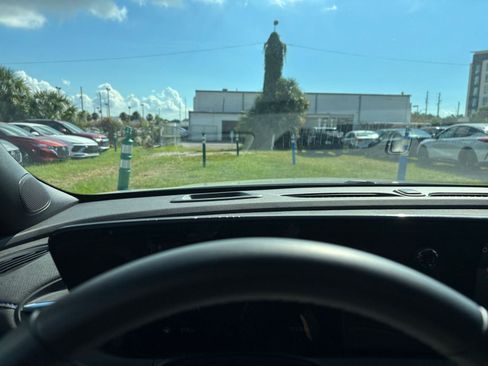 Used 2025 Buick Envista Sport Touring image 34