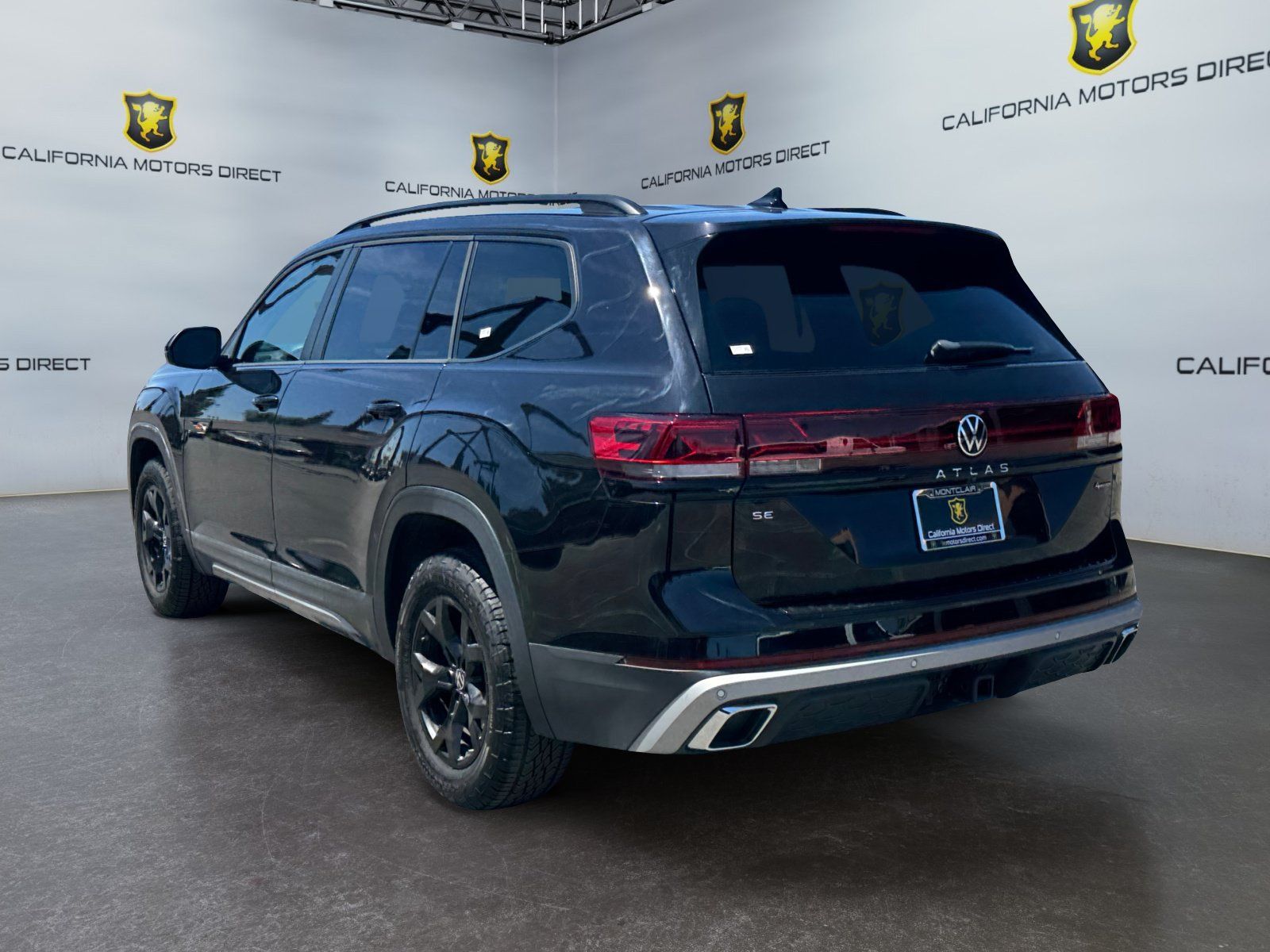 Used 2025 Volkswagen Atlas Peak Edition SE AWD/4WD image 3