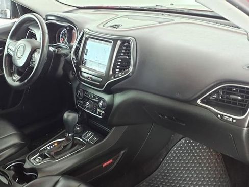 Used 2019 Jeep Cherokee Trailhawk w/ Cold Weather Group image 19