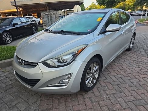 Used 2015 Hyundai Elantra SE w/ Option Group 03 FWD image 4