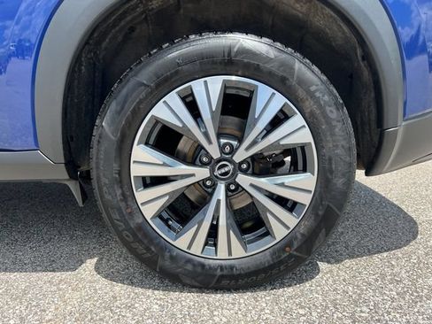Used 2023 Nissan Rogue SV AWD/4WD image 9
