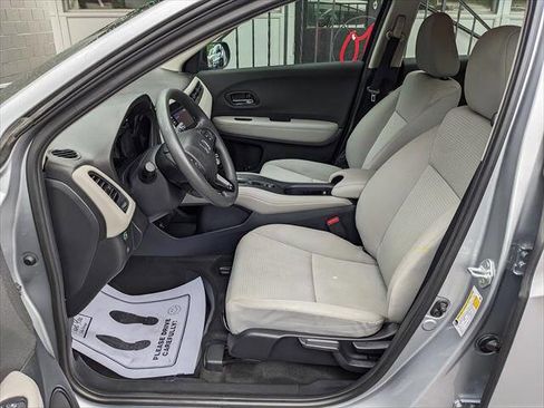 Used 2022 Honda HR-V LX image 9