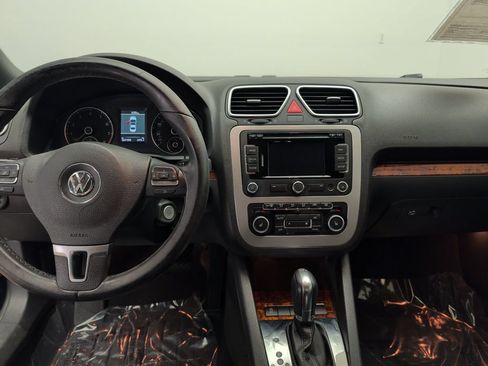 Used 2012 Volkswagen Eos Lux w/ Tech Pkg FWD image 14