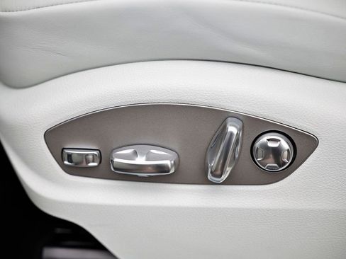Certified 2026 Porsche Macan AWD/4WD image 26