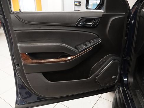 Used 2020 Chevrolet Tahoe LT w/ Luxury Package AWD/4WD image 17
