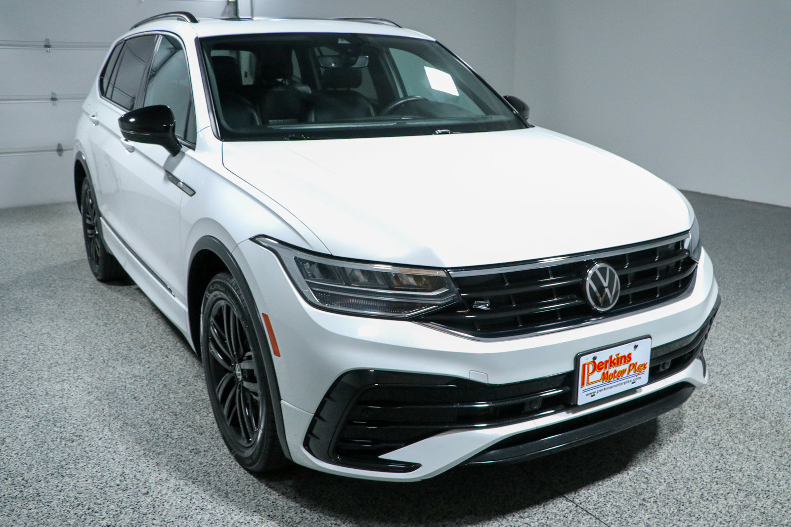 Used 2022 Volkswagen Tiguan SE R-Line FWD image 5
