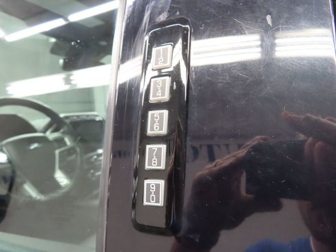 Used 2022 Ford F250 Lariat w/ Black Appearance Pkg AWD/4WD image 52
