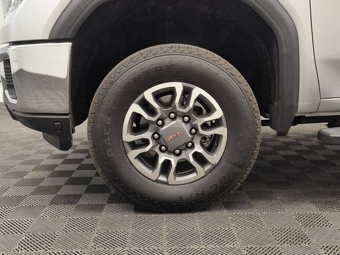 Used 2023 GMC Sierra 2500 SLT w/ SLT Premium Package AWD/4WD image 11