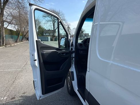 Used 2023 Mercedes-Benz Sprinter 2500 image 13