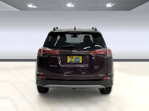 Used 2018 Toyota RAV4 XLE AWD/4WD image 8