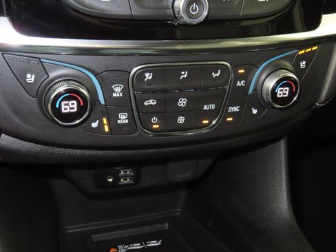 Used 2023 Chevrolet Traverse Premier AWD/4WD image 13