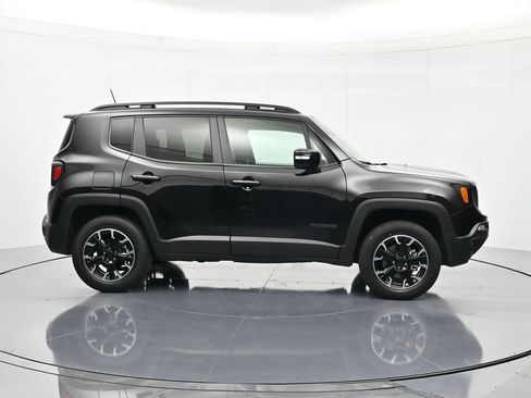 Used 2023 Jeep Renegade Latitude AWD/4WD image 4