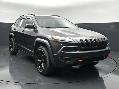 Used 2015 Jeep Cherokee Trailhawk w/ Comfort/Convenience Group AWD/4WD image 1