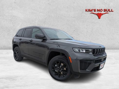 New 2026 Jeep Grand Cherokee Altitude RWD image 1