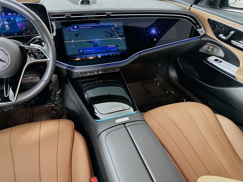 Used 2024 Mercedes-Benz E 350 4MATIC Sedan image 25