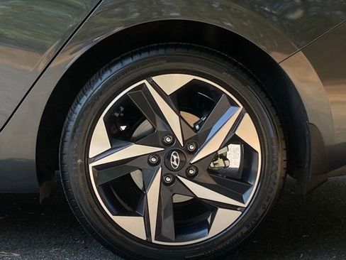 Used 2023 Hyundai Elantra SEL w/ Convenience Package image 6