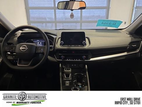 Used 2026 Nissan Rogue SV AWD/4WD image 13