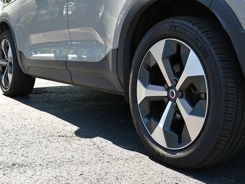 Used 2026 Volvo XC40 B5 Plus AWD/4WD image 9