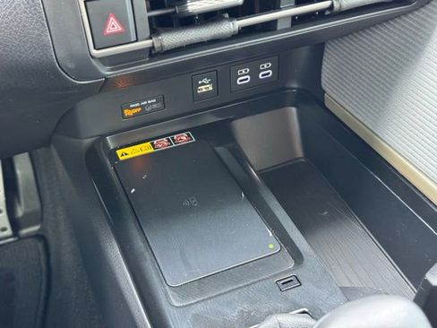 Used 2025 Toyota Camry SE w/ Convenience Package FWD image 21