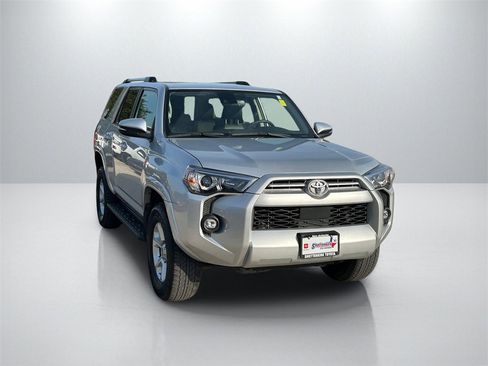 Used 2022 Toyota 4Runner SR5 Premium image 3