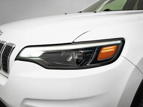 Used 2019 Jeep Cherokee Limited image 16