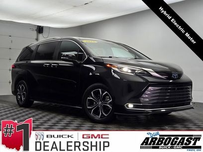 Used 2025 Toyota Sienna Platinum