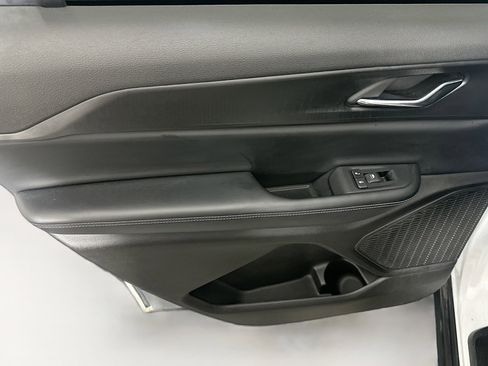 Used 2024 Jeep Grand Cherokee L Altitude image 24