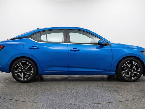 Used 2025 Nissan Sentra SV FWD image 11