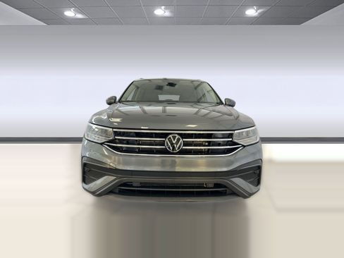 Used 2024 Volkswagen Tiguan SE image 6