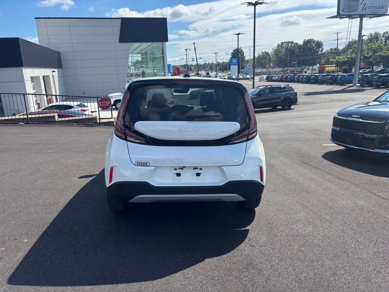 Certified 2024 Kia Soul LX FWD image 7