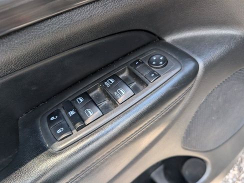 Used 2022 Jeep Grand Cherokee Laredo E RWD image 15
