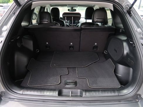 Used 2020 Jeep Cherokee Limited image 10