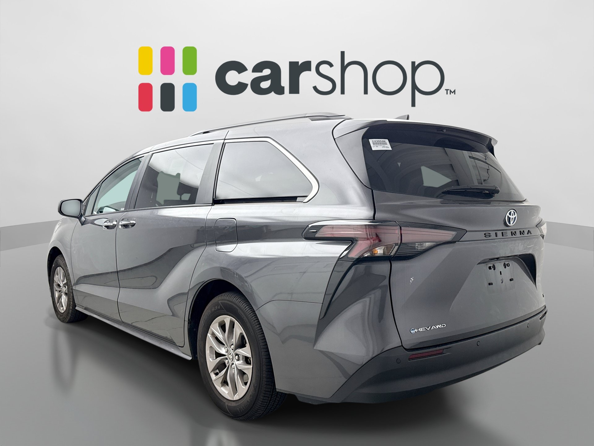 Used 2025 Toyota Sienna XLE AWD/4WD image 3