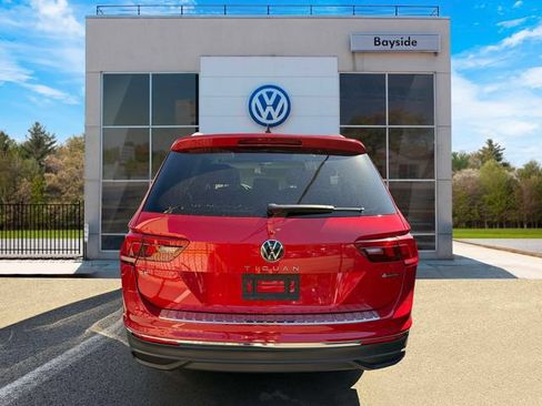 Certified 2022 Volkswagen Tiguan SE w/ Panoramic Sunroof Package AWD/4WD image 6
