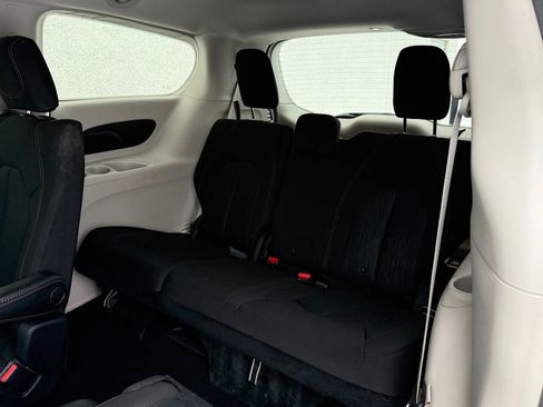 Used 2017 Chrysler Pacifica LX w/ Tire & Wheel Group image 20