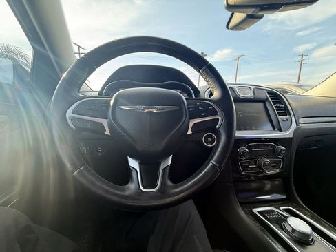 Used 2016 Chrysler 300 C image 12