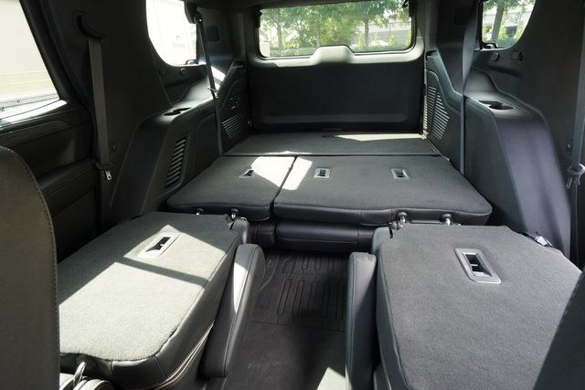 Used 2023 GMC Yukon SLT w/ SLT Premium Package AWD/4WD image 24