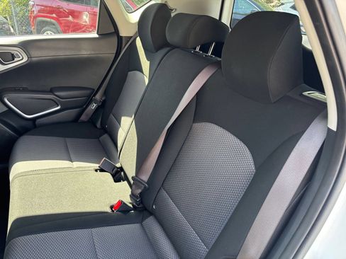 Used 2025 Kia Soul LX w/ LX Technology Package FWD image 35