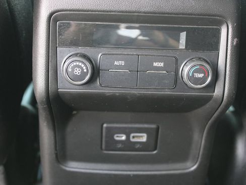 Used 2023 GMC Acadia SLE FWD image 26
