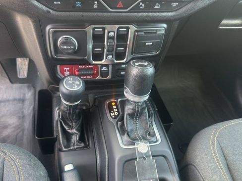 Used 2024 Jeep Wrangler Unlimited AWD/4WD image 16