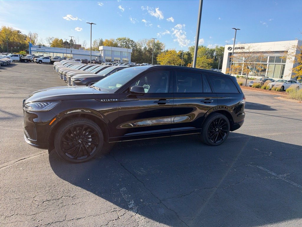 Used 2025 Lincoln Aviator Reserve w/ Jet Appearance Package AWD/4WD image 1