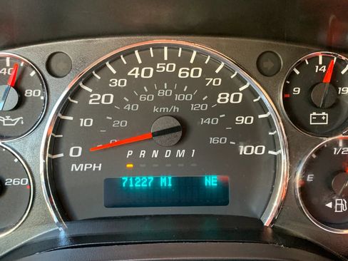Used 2017 Chevrolet Express 3500 LT w/ LT Preferred Equipment Group RWD image 12