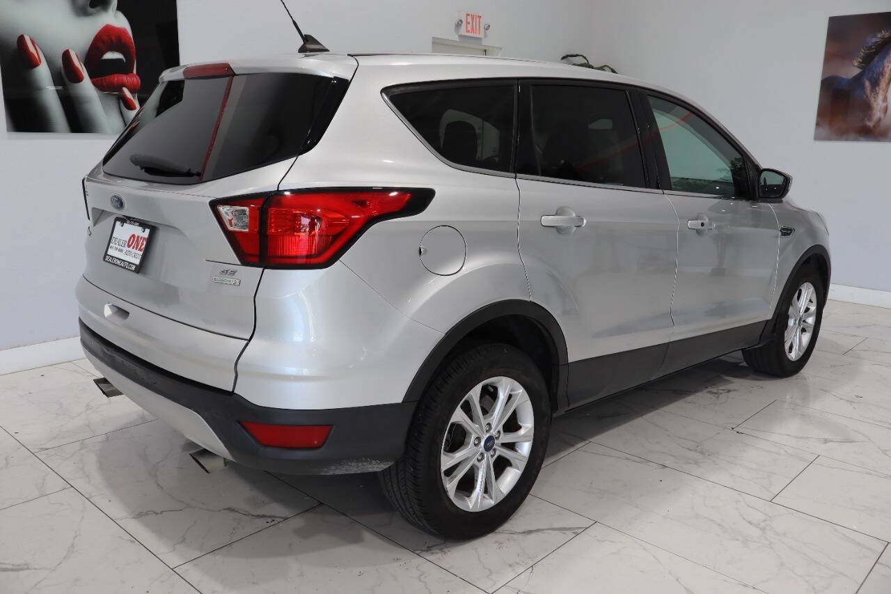 Used 2019 Ford Escape SE FWD image 3