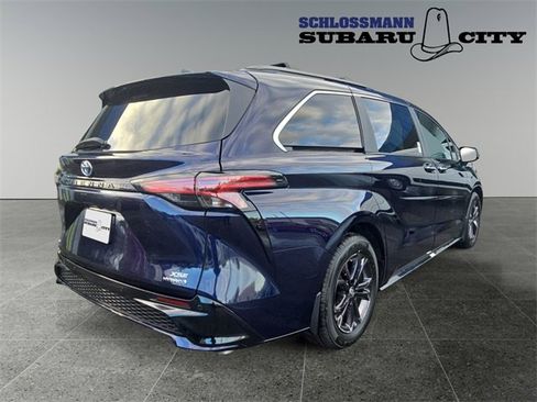 Used 2024 Toyota Sienna XSE w/ XSE Plus Package image 9